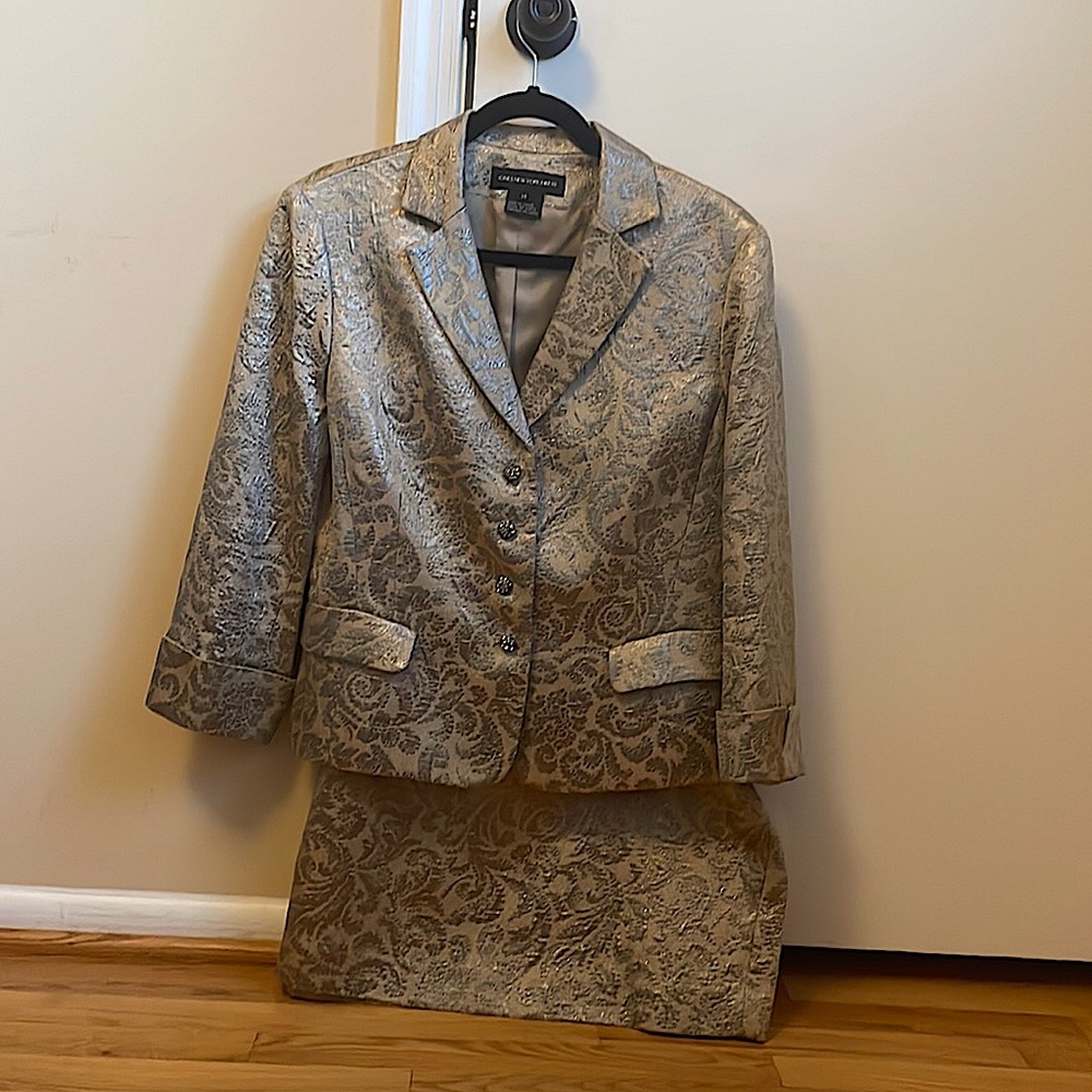 2 Piece skirt Suit in Gold Brocade